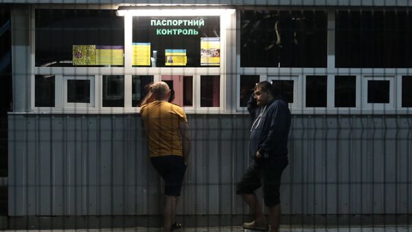 Граждане Украины на международном пункте пропуска через украинско-польскую границу - Sputnik Латвия