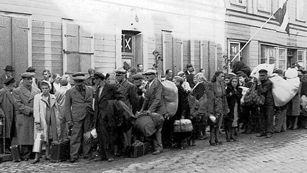 Беженцы, не успевшие эвакуироваться и возвращенные пятой колонной в оккупированную Ригу. Июль 1941 года - Sputnik Латвия