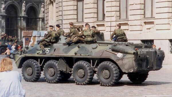 Rīgas OMON karavīri Doma laukumā 1991. gada augustā - Sputnik Latvija