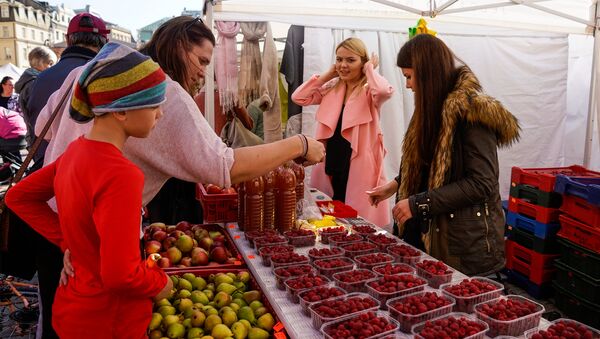 Латвийские ягоды и фрукты на Празднике урожая - Sputnik Латвия