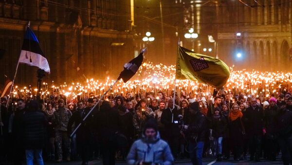 Факельное шествие в Риге в честь Дня независимости - Sputnik Латвия