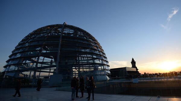 Купол над зданием Рейхстага в Берлине - Sputnik Латвия