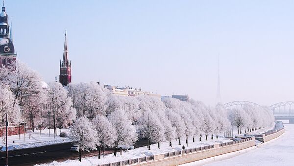 Зимняя Рига, набережная 18 ноября - Sputnik Латвия
