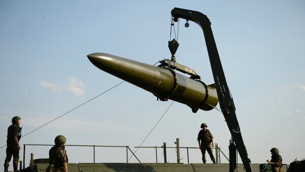 Развертывание оперативно-тактического ракетного комплекса Искандер-М - Sputnik Латвия