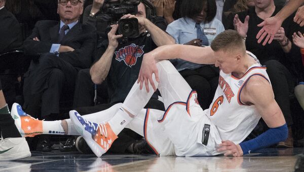 Нападающий New York Knicks Кристапс Порзингис на матче против команды Milwaukee Bucks, 7 февраля 2018 - Sputnik Латвия