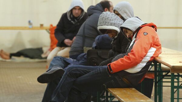 Мигранты ожидают регистрации в Берлине - Sputnik Латвия