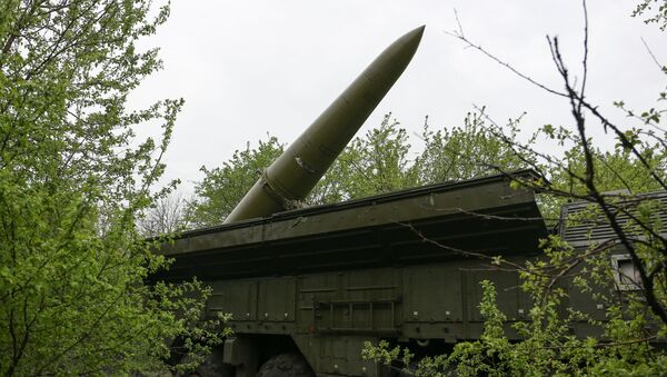 Самоходная пусковая установка (СПУ) оперативно-тактического ракетного комплекса Искандер-М - Sputnik Латвия