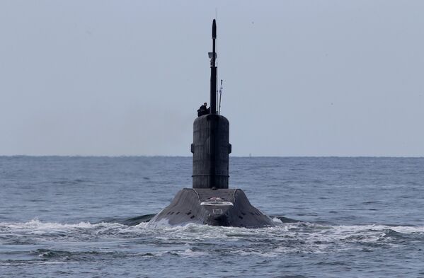 Дизель-электрическая подводная лодка Выборг (проект 877) ВМФ РФ в акватории города Балтийска - Sputnik Latvija