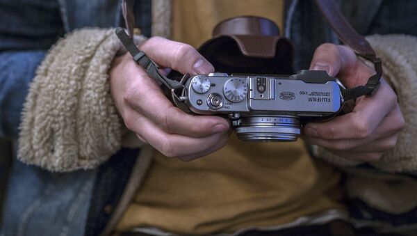 Фотокамера в руках фотографа - Sputnik Латвия