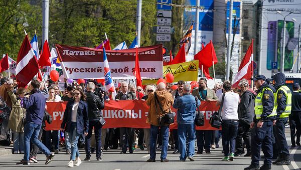 Первомайская демонстрация Штаба защитников русских школ в Риге - Sputnik Латвия