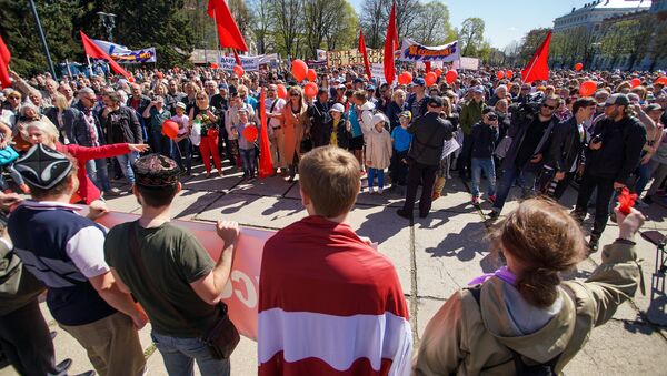 Первомайская демонстрация Штаба защитников русских школ в Риге  - Sputnik Latvija