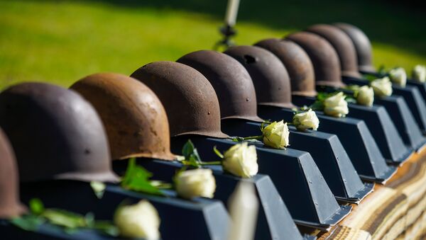 Церемония захоронения останков советских воинов на братском кладбище в Ропажи - Sputnik Latvija