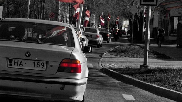 Автопробег с латвийскими флагами в Лиепае - Sputnik Latvija