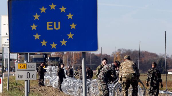 Возведение барьеров на границе в Европе - Sputnik Latvija