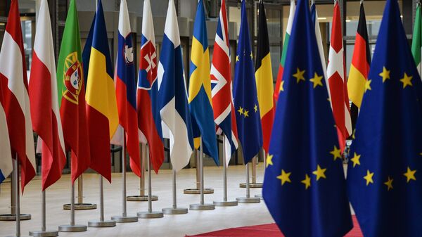 Флаги стран-участников саммита ЕС в Брюсселе - Sputnik Латвия