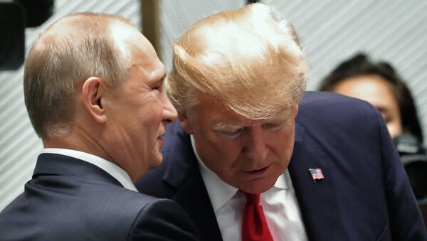 Президент РФ Владимир Путин и президент США Дональд Трамп - Sputnik Латвия