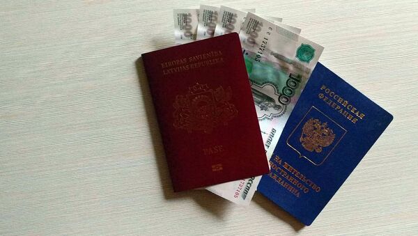 Паспорт гражданина Латвийской республики и вид на жительство РФ - Sputnik Latvija