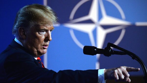 Президент США Дональд Трамп на саммите НАТО в Брюсселе - Sputnik Latvija