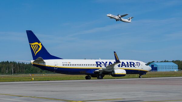 Самолет Boeing 737 авиакомпании Ryanair в аэропорту Рига - Sputnik Латвия