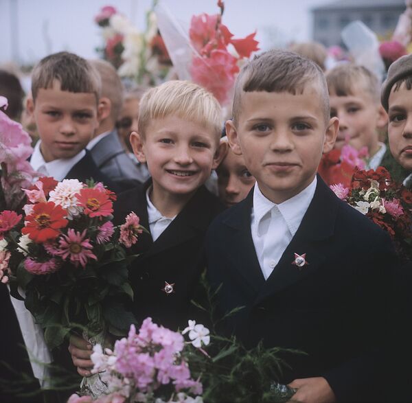 Учащиеся средней школы № 7 города Пскова, 1973 - Sputnik Латвия