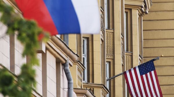 Krievijas un ASV karogi - Sputnik Latvija