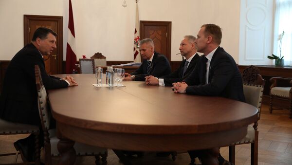 Артис Пабрикс, Янис Борданс и Алдис Гобземс на встрече с Раймондсом Вейонисом - Sputnik Латвия