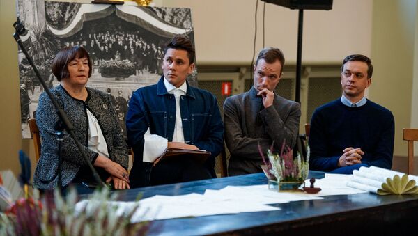 Директор Латвийского Национального художественного музея Мара Лаце, музыкант Янис Шипкевицс-мл. и Рейнс Сеянс, директор Национального театра Янис Вимба (слева направо) - Sputnik Латвия